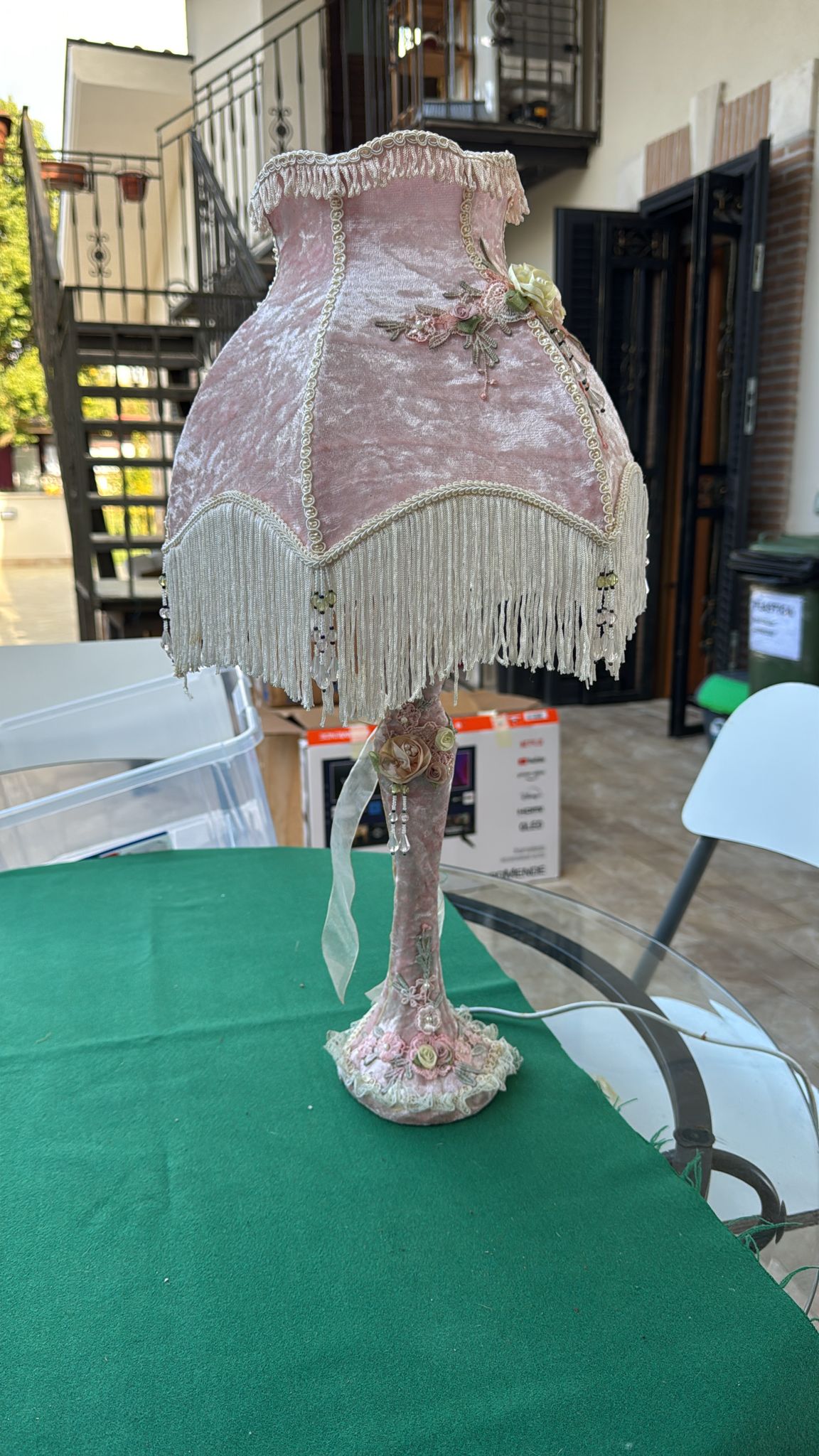 lampada-da-tavolo-in-stile-vintage-romantico